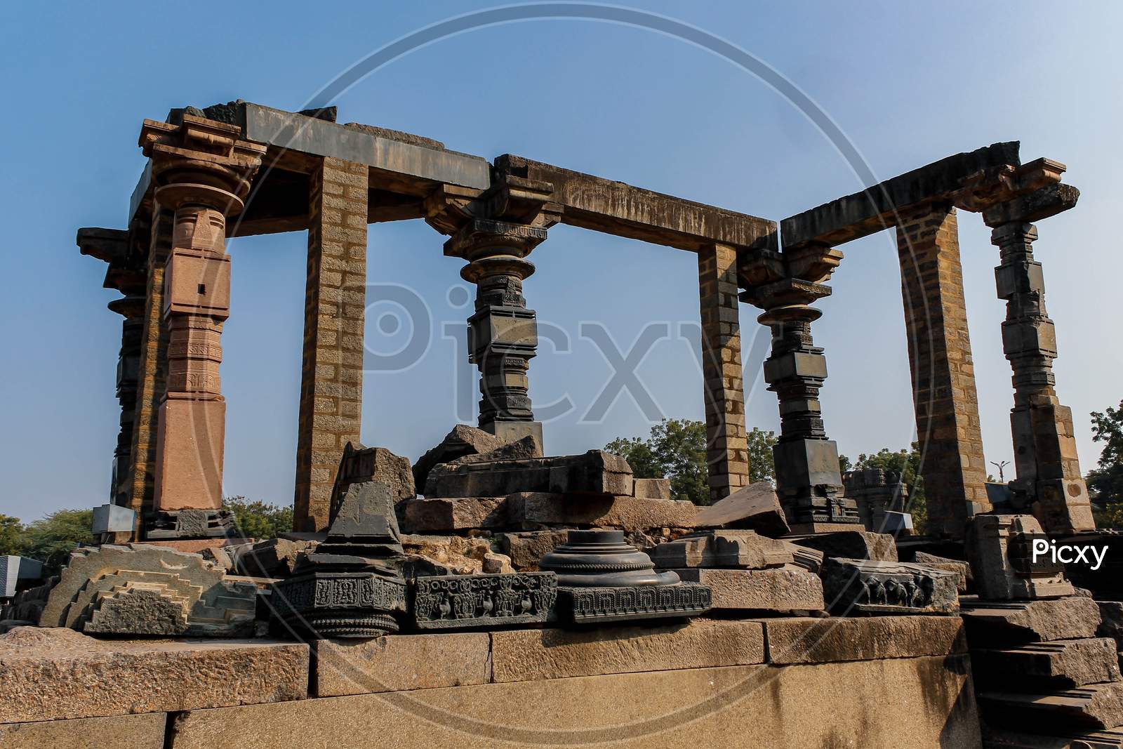 monuments in warangal fort