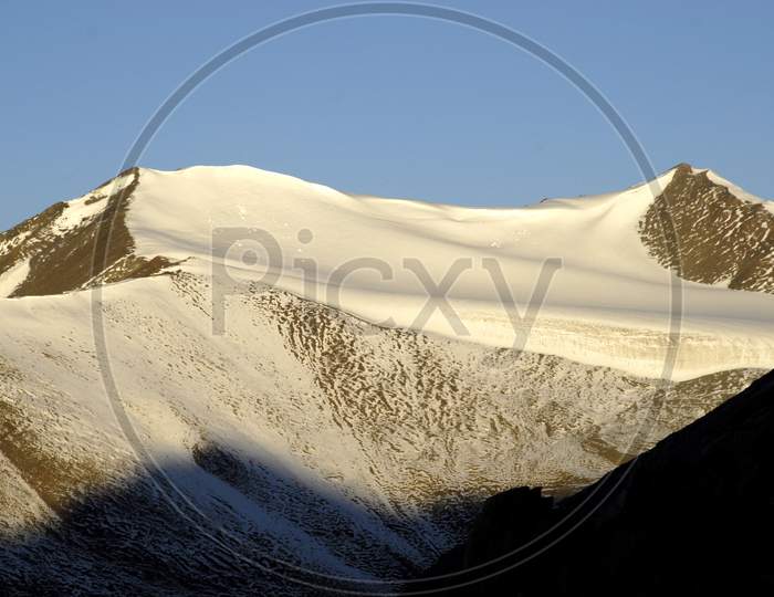 Landscape Of Snow capped Mountains And Blue Sky In Ladakh