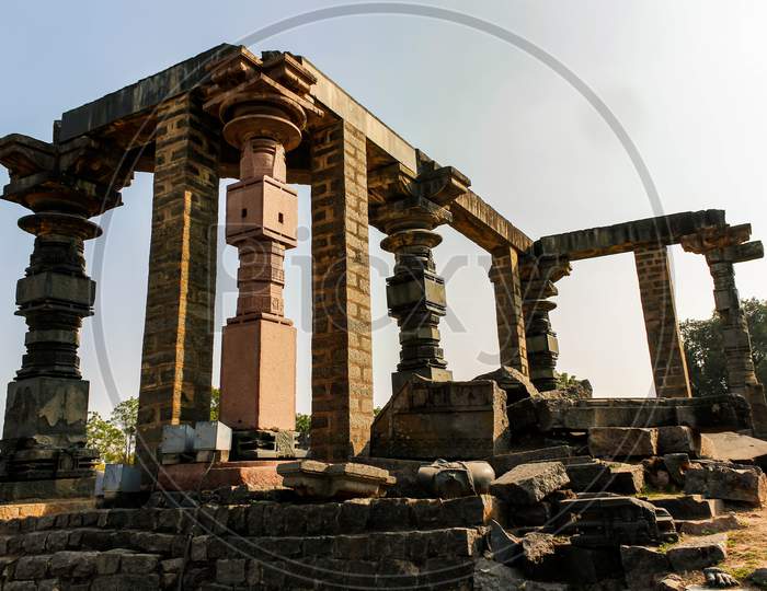 kakatiyan monuments in warangal fort