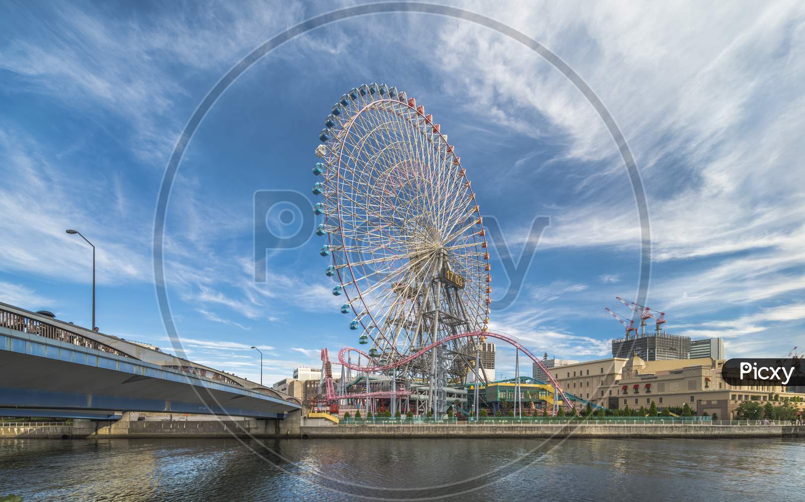 Cosmo Clock 21 Big Wheel At Cosmo World Theme Park, Overlooking The Diving Coaster Vanish In The Minato Mirai District Of Yokohama With The Kokusai Bridge On The Left And The Anniversaire Cafe On The Right.