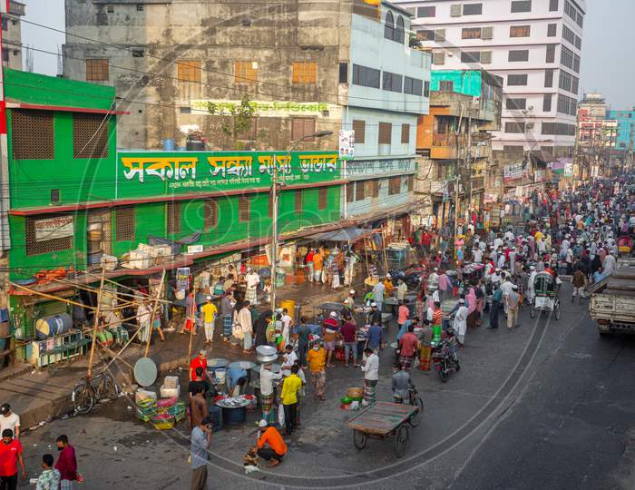 Bangladesh – April 07, 2020: In The View Of 7 Am Morning In The “Morning-Evening Fish Market” At South Jatrabari, Dhaka.