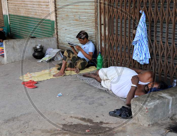 Homeless People Sleep On The Roadside During A Nationwide Lockdown  For Coronavirus Disease (Covid-19) Pandemic , In Prayagraj, April, 16, 2020.