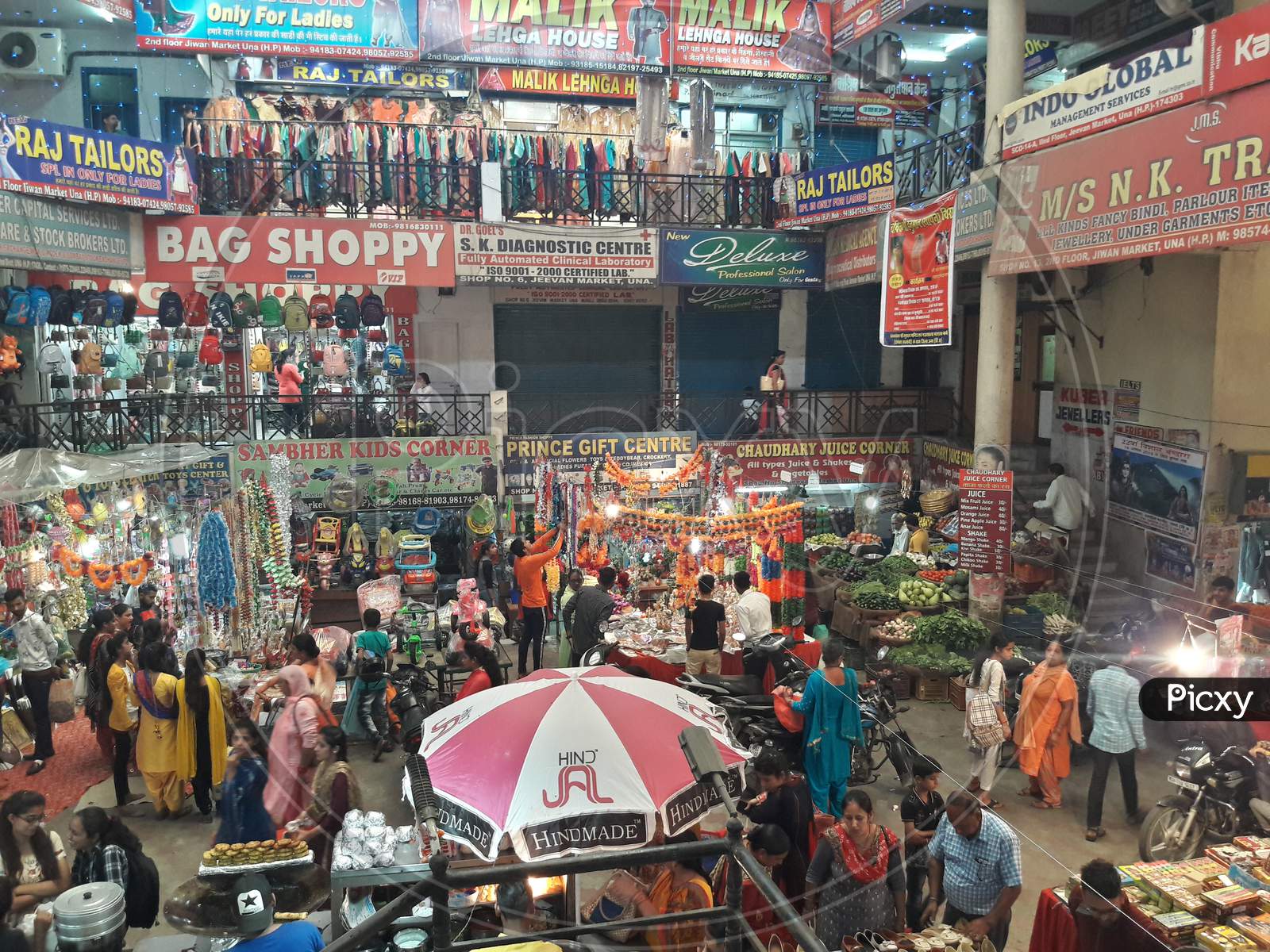 Market or Shopping Complex With Shops in India
