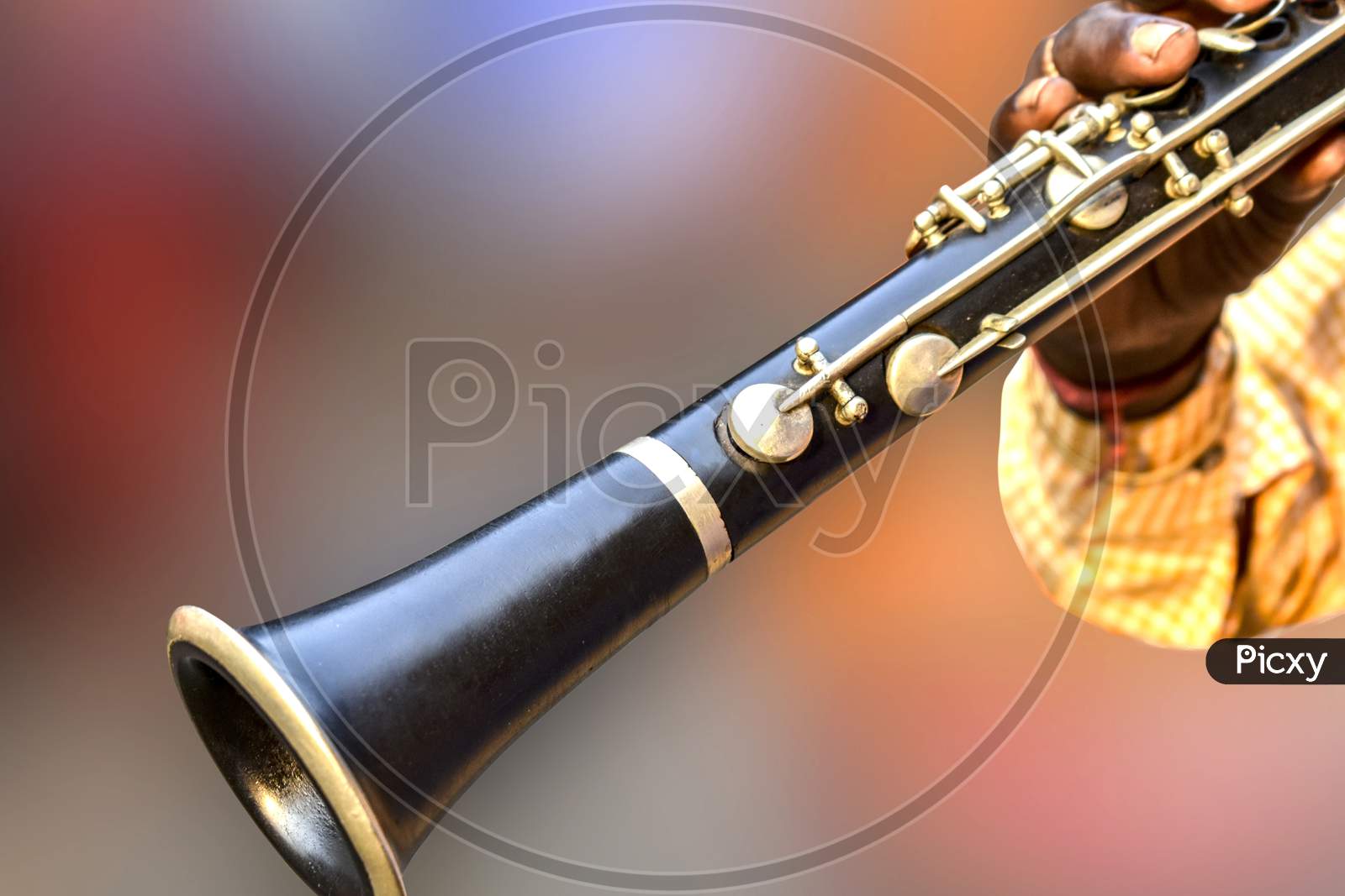 A person playing sweet songs with A-flat clarinet