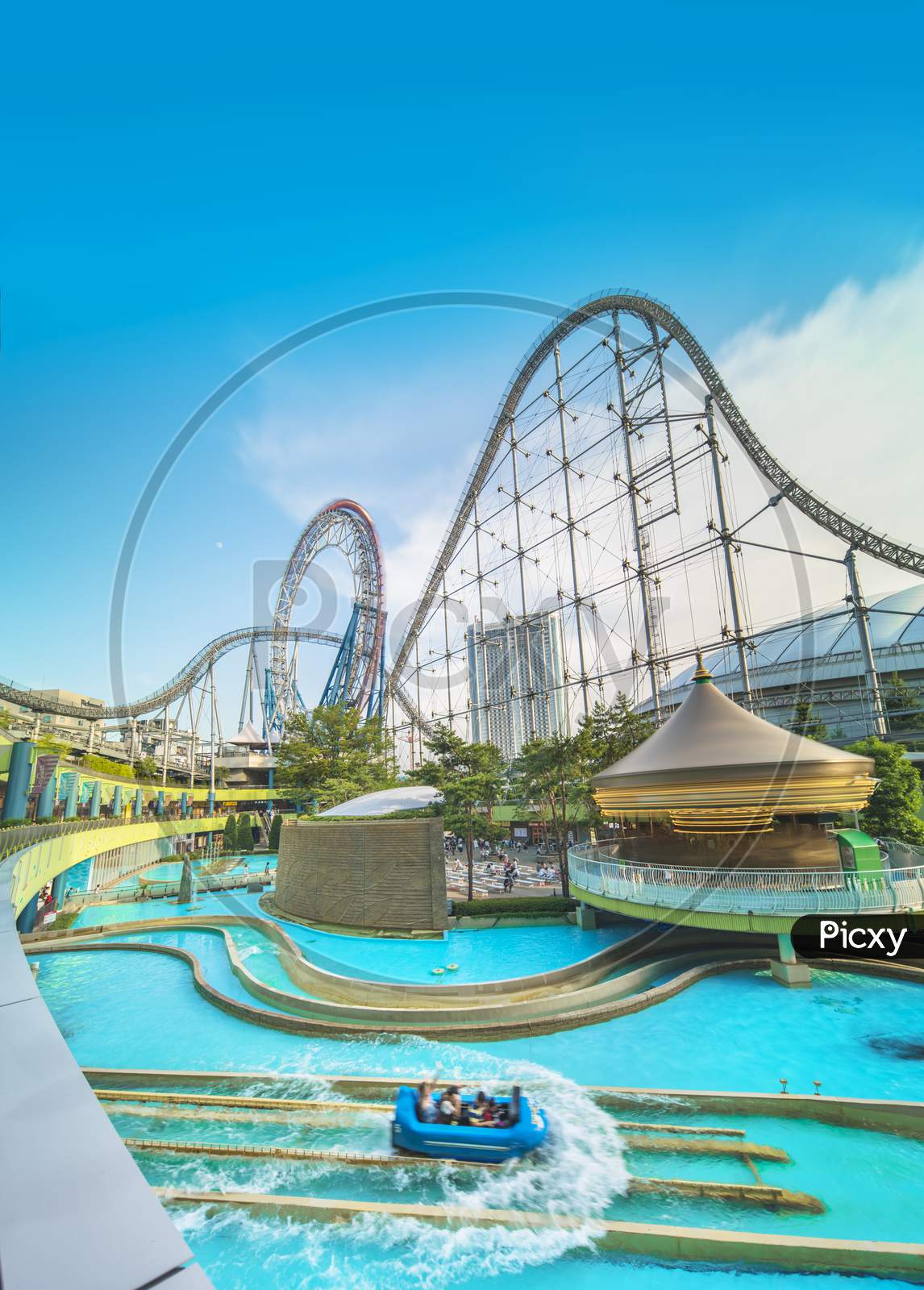 Image of Laqua Tokyo Dome City Mall With Its Impressive Roller