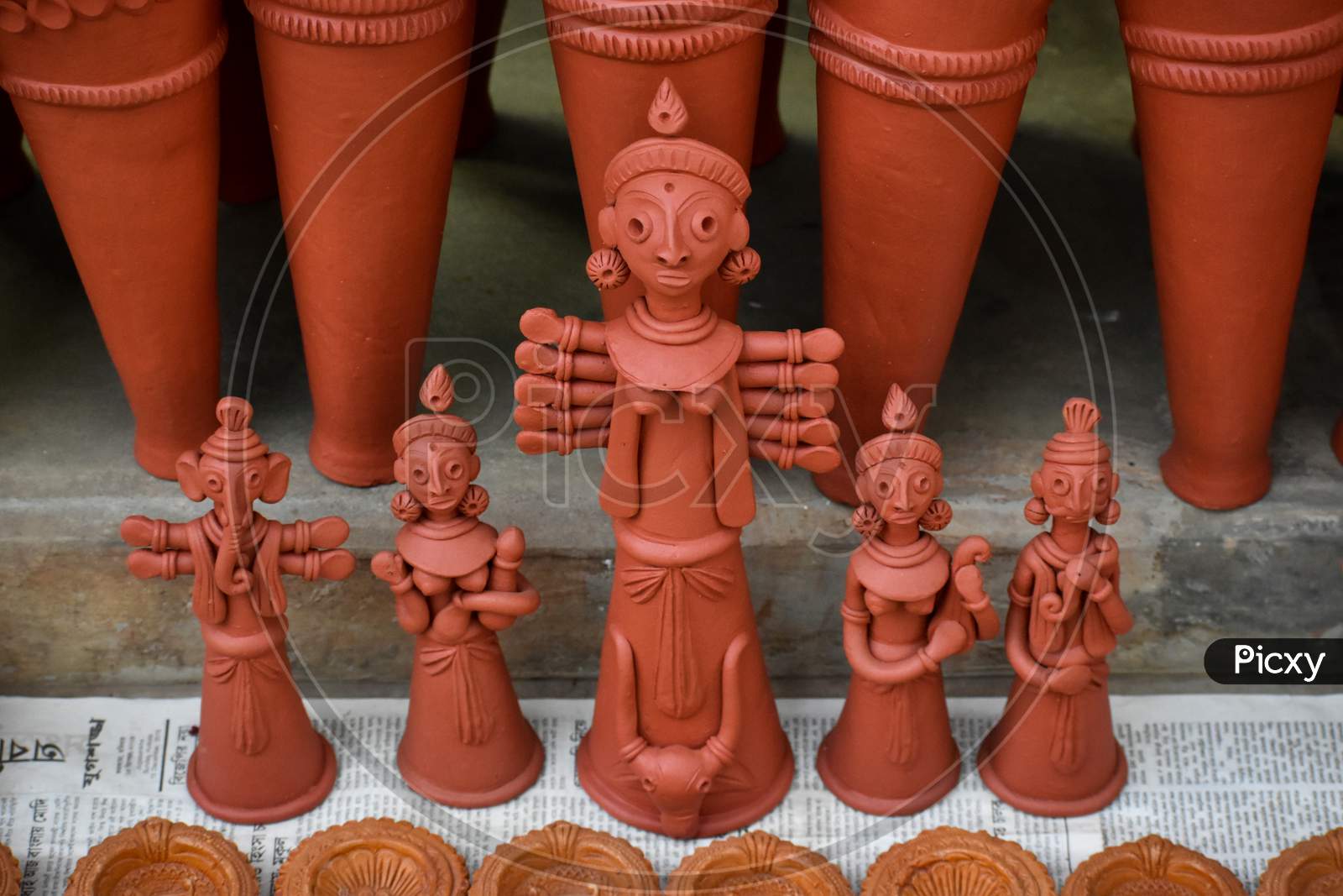 Terracotta Or Clay Craft Has Been The Symbol Of Man'S First Attempt At Craftsmanship, Artist Produced Terracotta Horses And Elephants Near Panchmura, Rajagram, Sonamukhi, Sculpture Of Bishnupur And Bankura