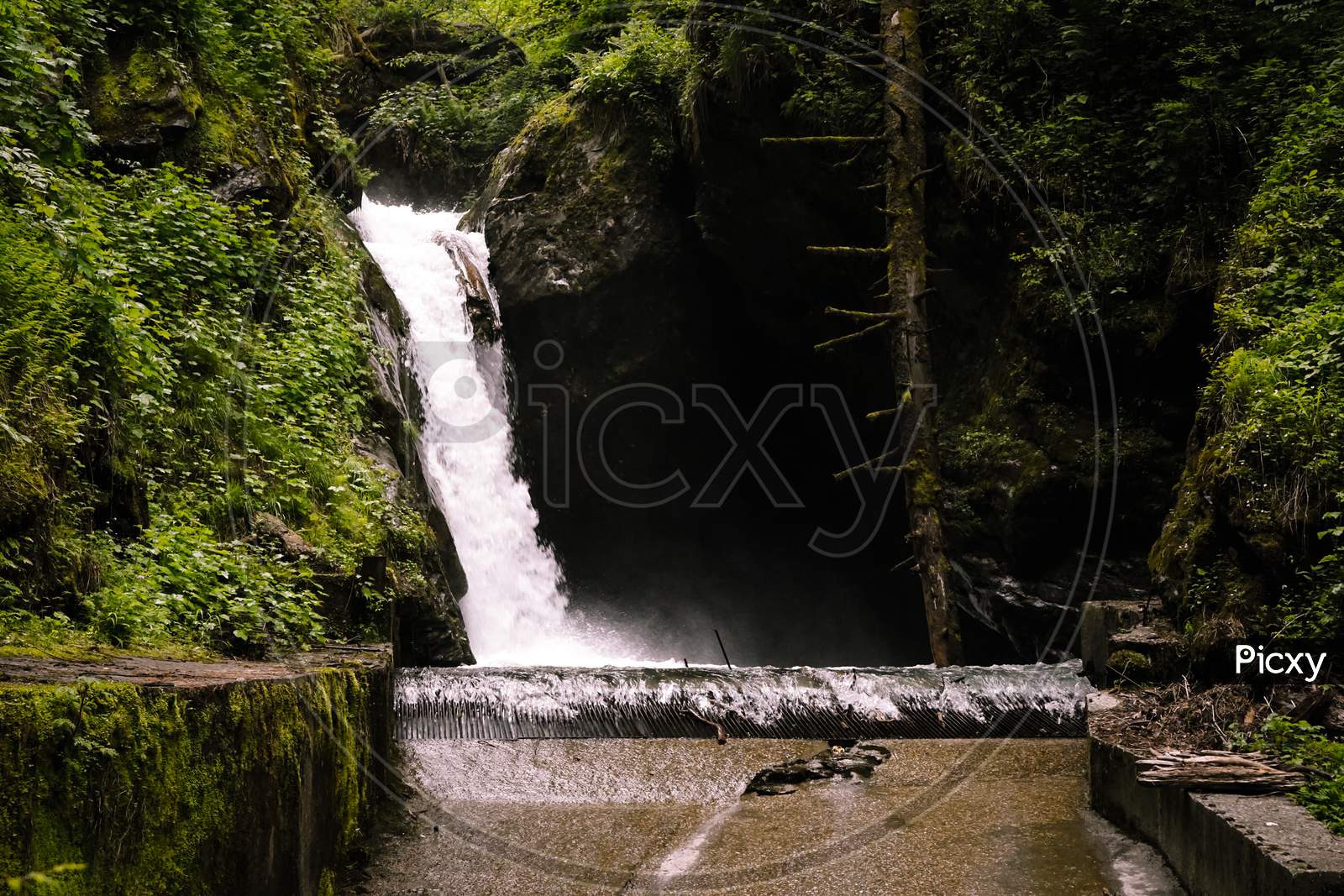 Huge White Waterfall View In Middle Of Dense Forest. This Waterfall Located In Pulga, Himachal, India.