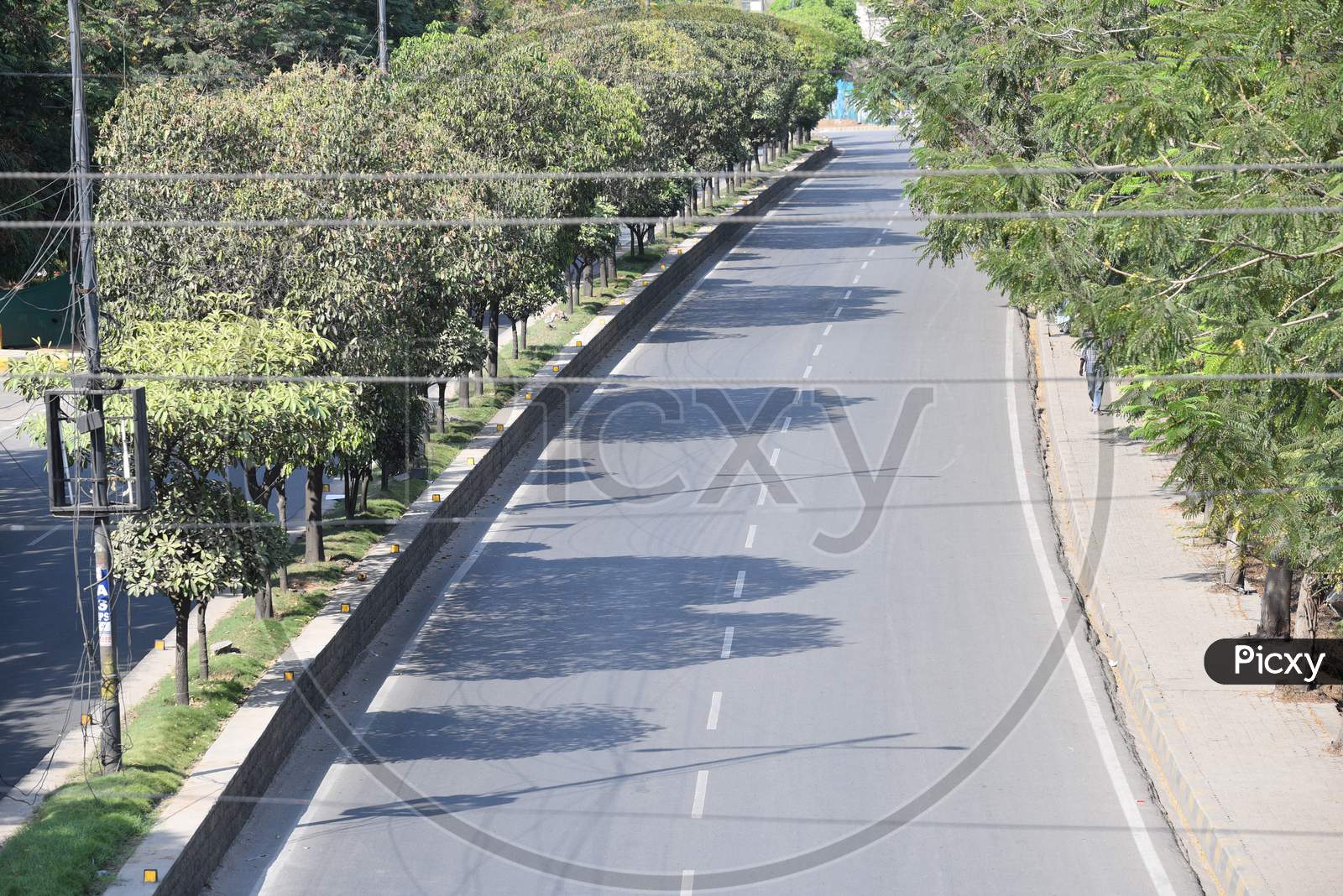 No vehicular movement on JNTU-Hitech City main road amid nationwide 21 day lockdown due to coronavirus pandemic