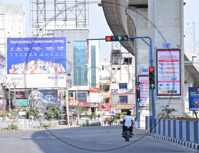 No vehicular movement  at a traffic signal on JNTU-Hitech City main road amid nationwide 21 day lockdown due to coronavirus pandemic