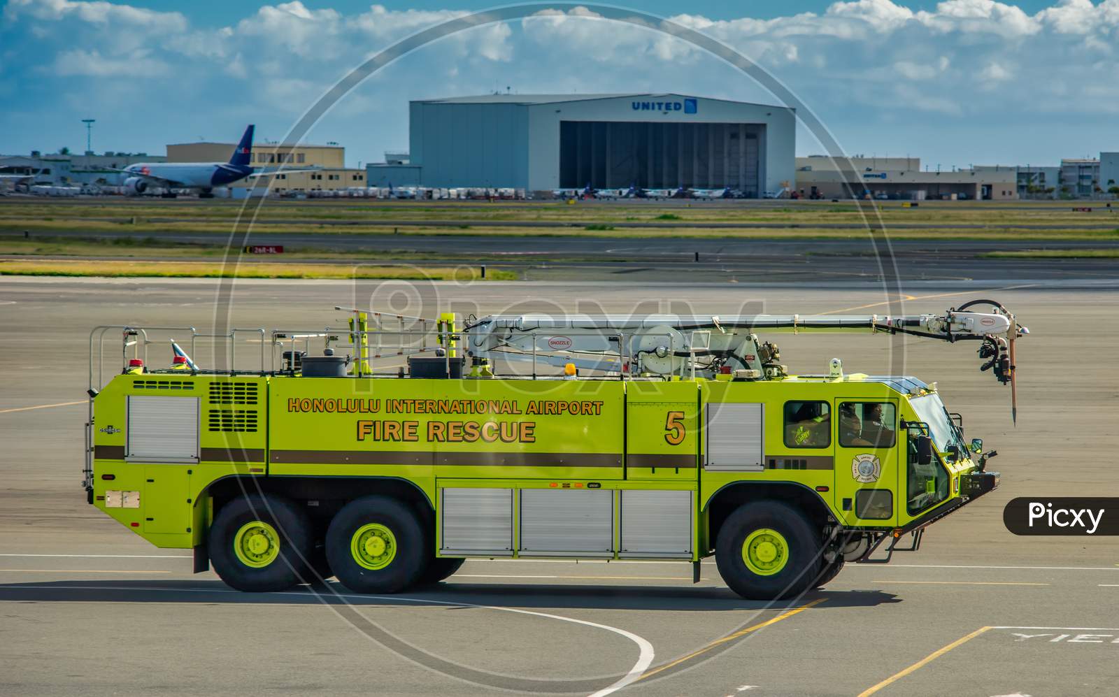 Honolulu, Hawaii, Usa 10/17/2016. Honolulu International Airport Oshkosh Fire Rescue Snozzle Truck. Editorial Use Only