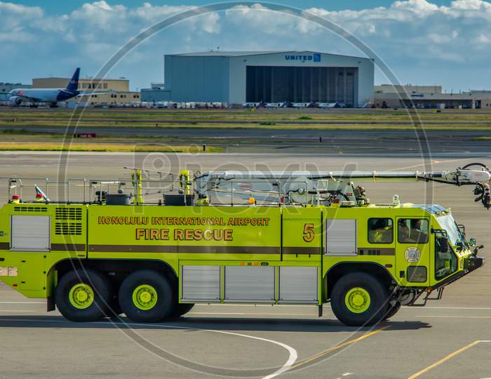 Honolulu, Hawaii, Usa 10/17/2016. Honolulu International Airport Oshkosh Fire Rescue Snozzle Truck. Editorial Use Only