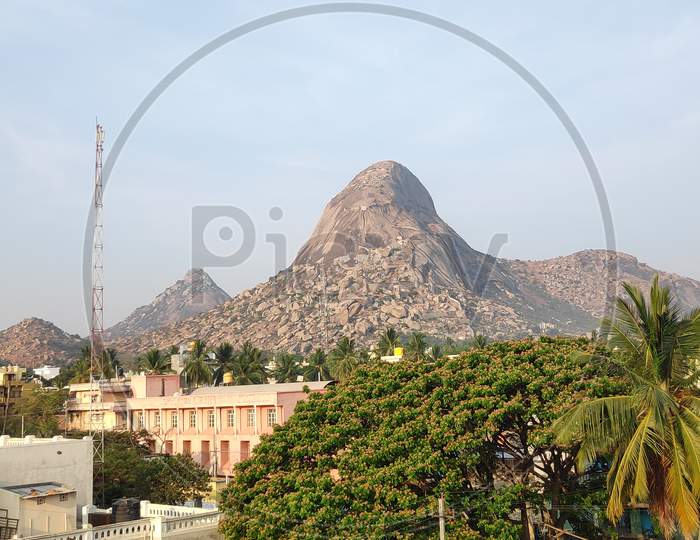 Madhugiri fort