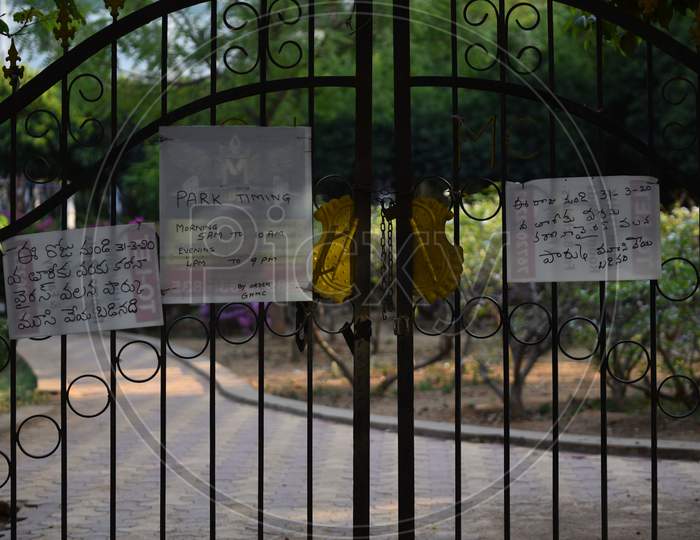 notice board saying the parks will be closed till 31st March 2020, however they will be closed till April 14,2020 because of nationwide lockdown amid coronavirus pandemic