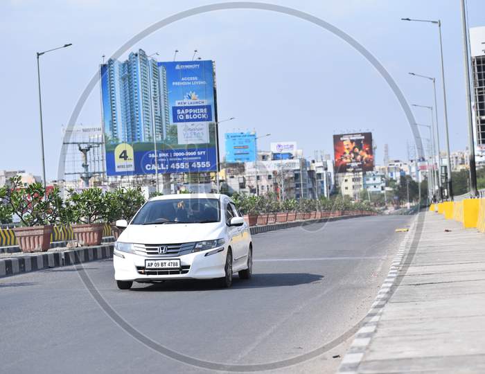 No vehicular movement on JNTU-Hitech City main road amid nationwide 21 day lockdown due to coronavirus pandemic