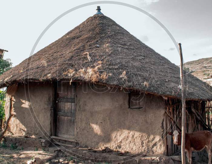 Mudhouse with straw roof