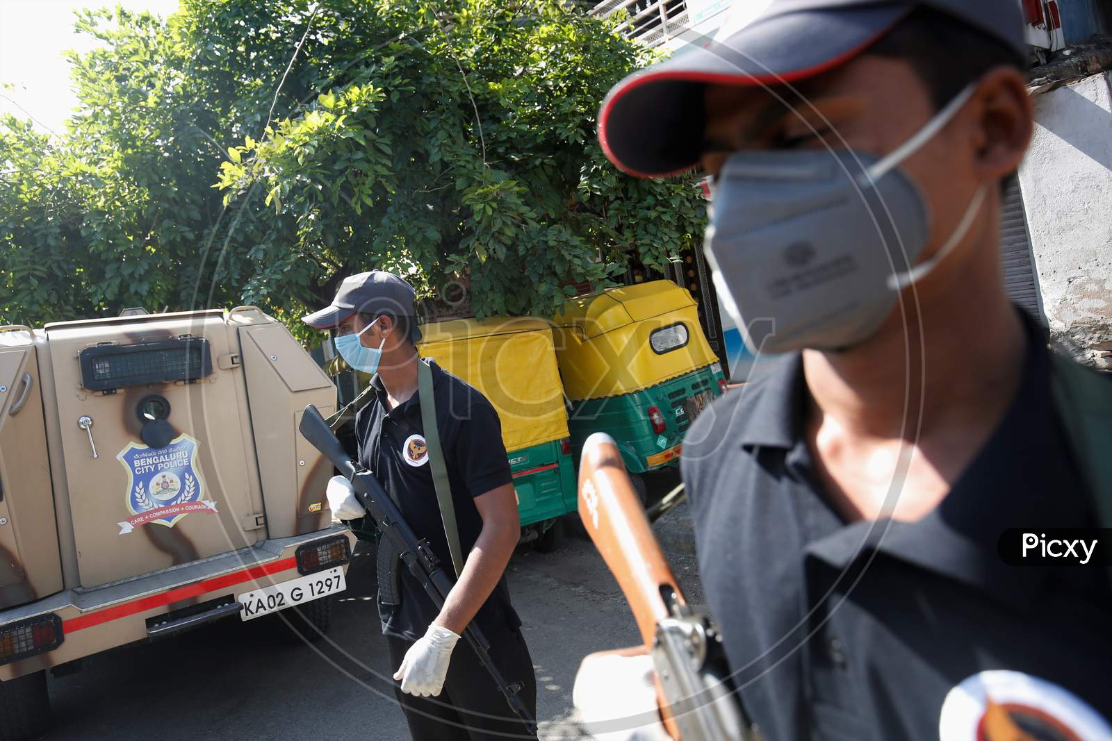 Bangalore City Police  Wearing Masks And Attending Duties During Lockdown For Corona virus Or Covid-19 pandemic in Bangalore City