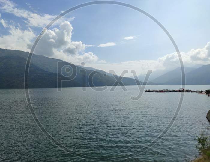 The beautiful lake name is Tehri lake situated in New tehri Uttarakhand, India.