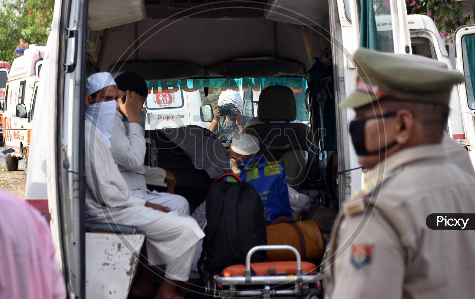 Among 30 People Who Were Arrested By The Police Being Taken Into Judicial Custody After Their Screening At A Quarantine Centre, 30 People Including Professor Mohammad Shahid Of Allahabad University And 16 Foreign Jamatis Were Arrested in prayagraj,April 21,2020