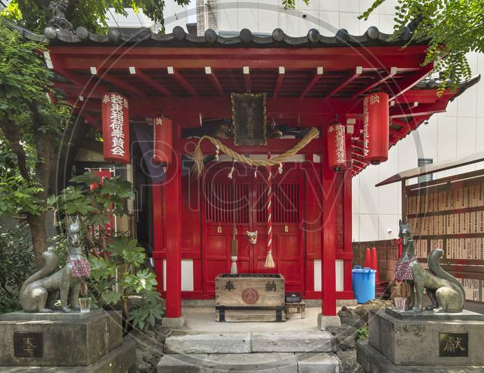 Small Shinto Santuary dedicated to the Uga-no-Mitama divinity meaning "the spirit of the rice in storehouses" which is associated with food and agriculture and which is often represented in the form of the fox Inari the divinity of rice.