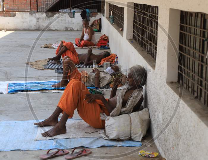 Homeless People Sleeping on a Roadside  During Nationwide Lockdown Amidst Coronavirus Or COVID-19 Outbreak in Prayagraj