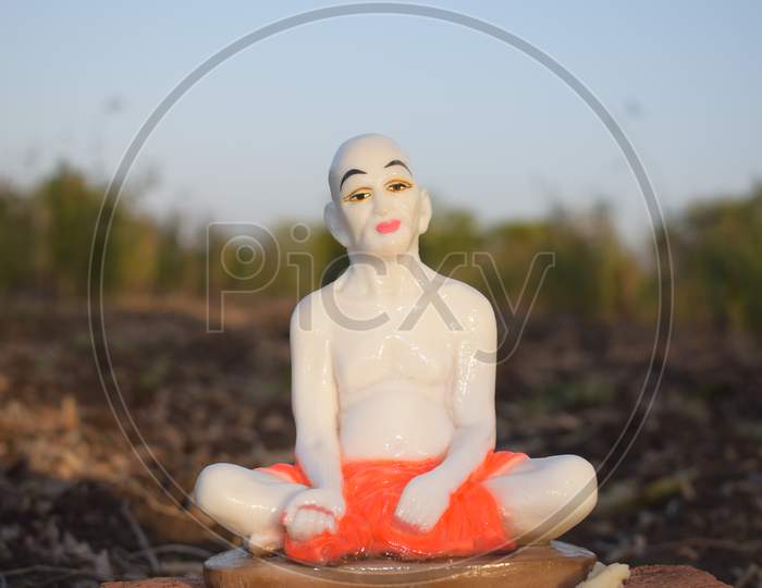 small statue of god gajajan