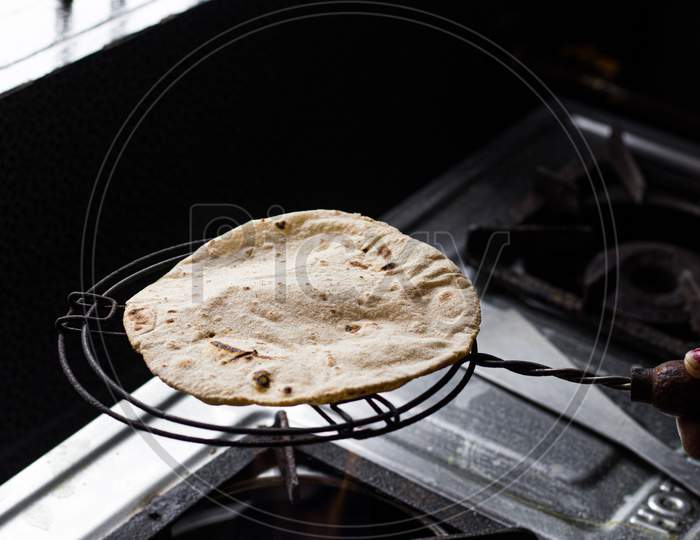 Traditional way of making indian Roti / Chapati / Tava Roti, in indian household.