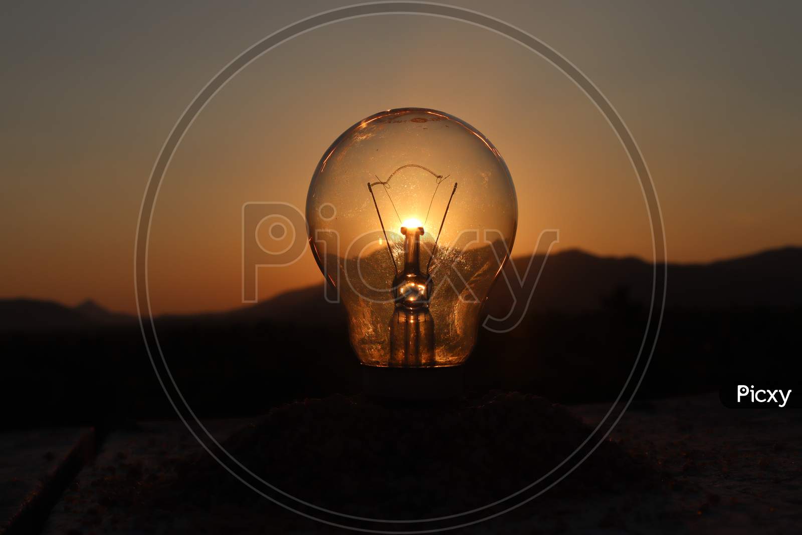 Light up the bulb with sun