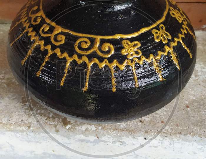 Artistic crafted mud pot
