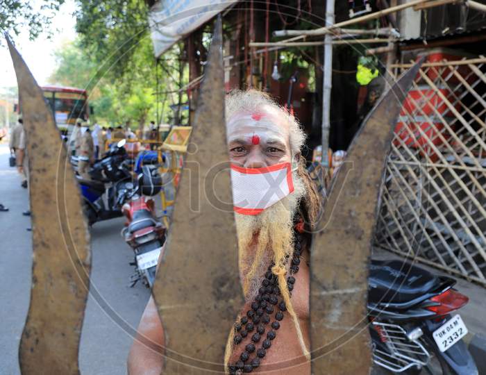 A sadhu wears a face mask to spread awareness among people against COVID-19 during government imposed nationwide lockdown as a preventive measure against the COVID-19 coronavirus in Prayagraj, April 28, 2020.