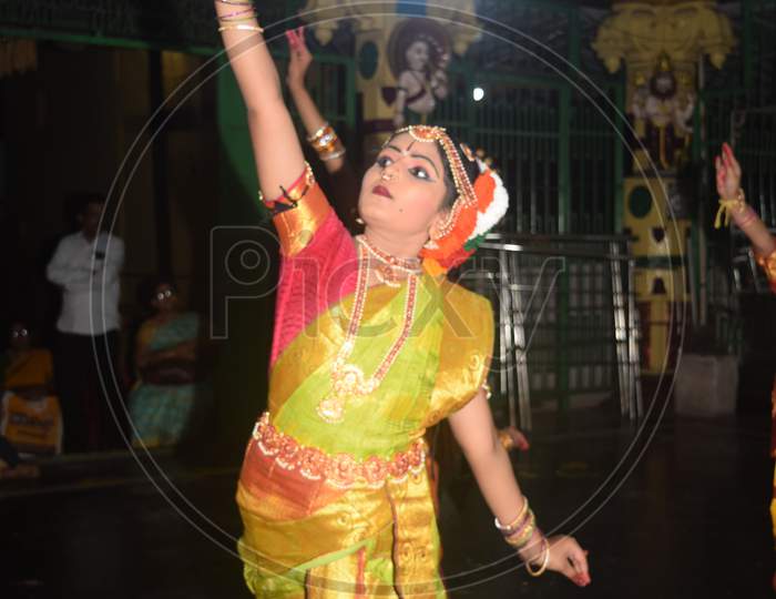 Students learning Classical Dance