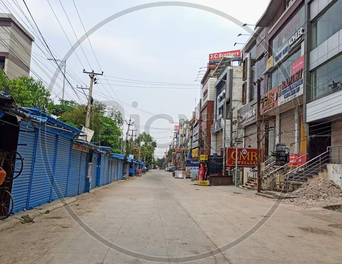 All Commercial Shopping Complexes Are Closed in Hyderabad During Lockdown Amid Coronavirus Pandemic