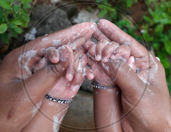 Mother & Child Hand wash