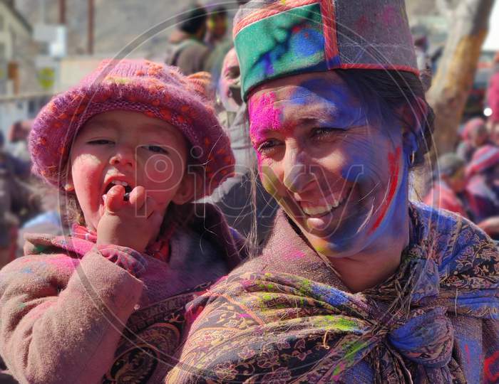 A mother's love 😍 and Holi