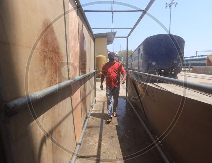 Railway Workers Makes Train Coaches Into Isolation Wards To limit The Spread Of  Corona Virus or COVID 19   in Prayagraj