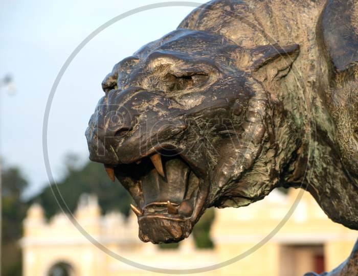 A statue of a ferocious tiger made of bronze