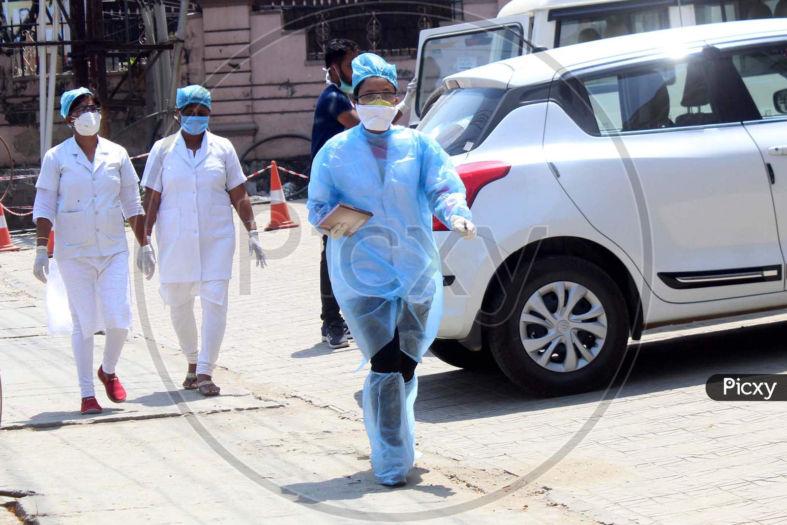 A Medical Team Arrives In A  Residential Complex (Spanish Garden) During A Nationwide Lockdown In The Wake Of Coronavirus Outbreak, In Guwahati, Saturday, April 4, 2020. Reportedly, One Person Living In The Complex Tested Postive For Covid-19.