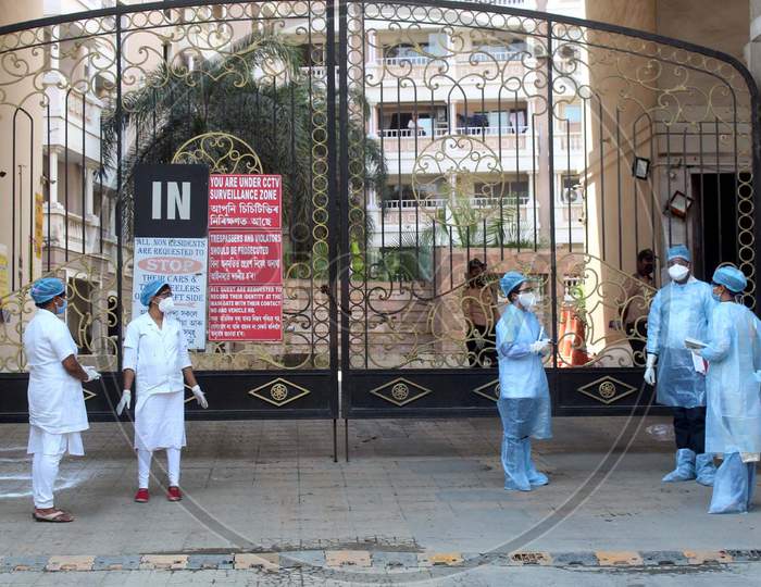 A Medical Team Arrives In A  Residential Complex (Spanish Garden) During A Nationwide Lockdown In The Wake Of Coronavirus Outbreak, In Guwahati, Saturday, April 4, 2020. Reportedly, One Person Living In The Complex Tested Postive For Covid-19.