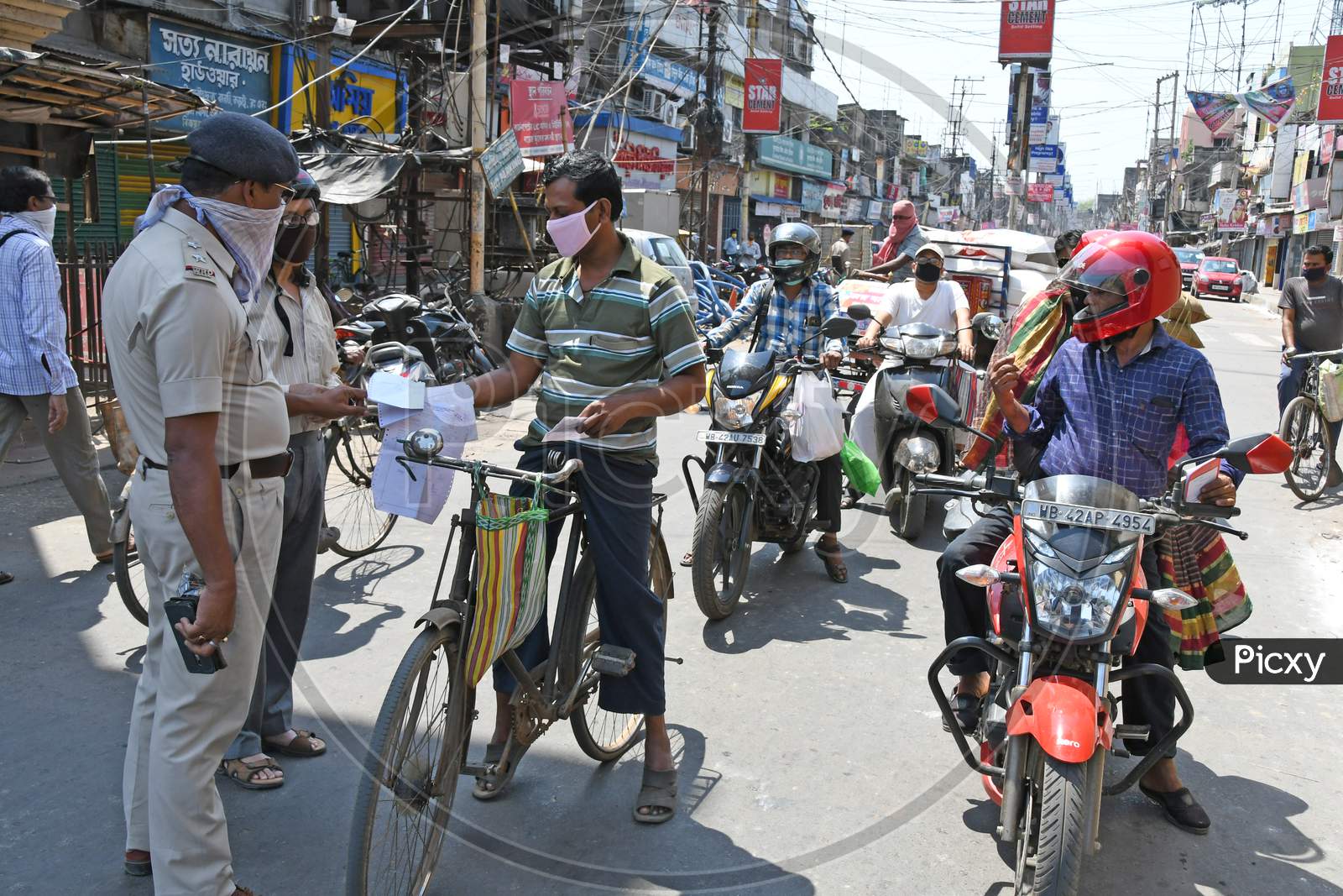 Police operation against lockdown rule breakers. Complete Safety Restrictions - Lockdown to prevent Coronavirus COVID-19 At Burdwan Town, Purba Bardhaman, West Bengal, India.