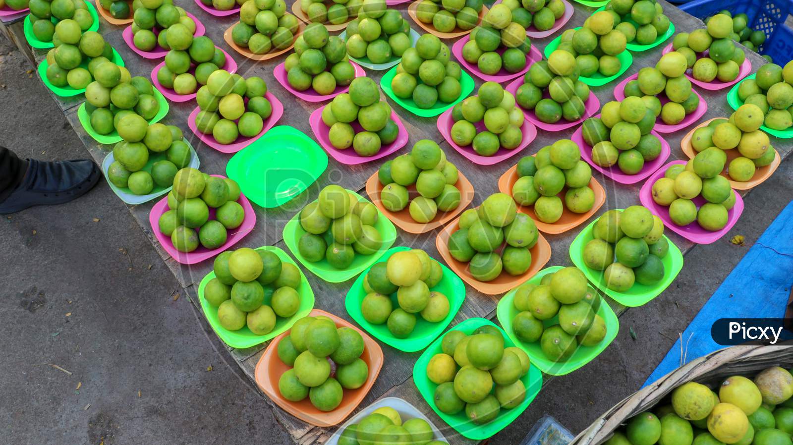 Fresh lemons in vegetable market