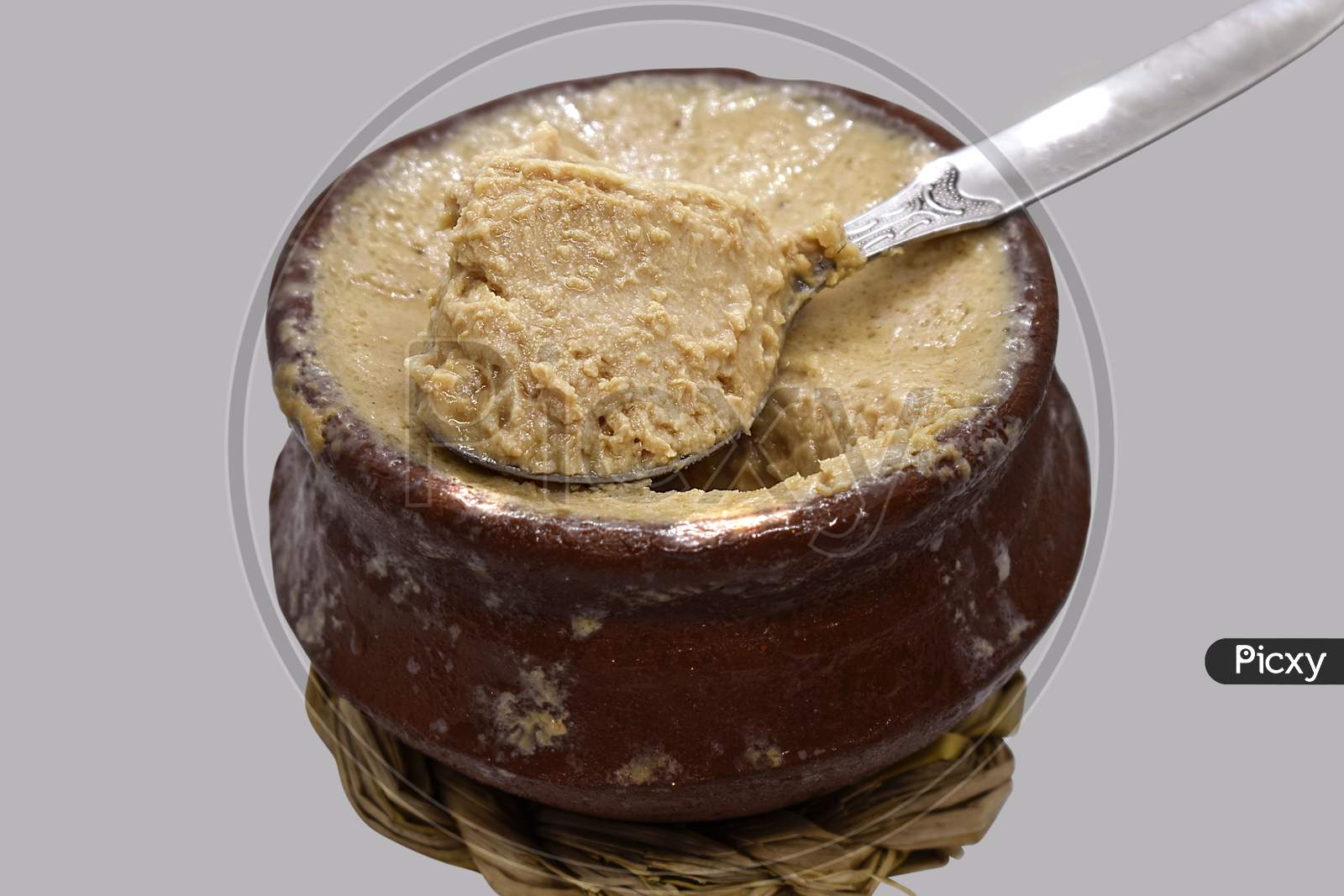 Mishti doi, yogurt,Meethi Dahi, is a fermented sweet doi originating from the Bengal region of the Indian