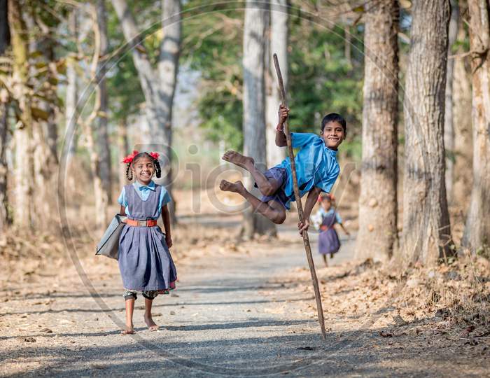 DANDELI, KARNATAKA, INDIA, FEBRUARY 13, 2017 :  Unidentified school children walking back to home from their school on 13 February 2017 in Dandeli, India.