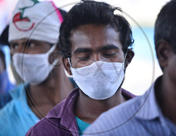 migrant workers wait in line to collect food packets being distributed by donors as they couldn't find food and work during nationwide lockdown amid coronavirus pandemic, April 8,2020, Hyderabad.