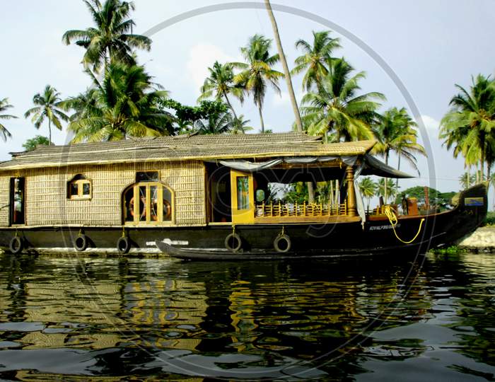 Kerala Backwaters, Deserted Tourist Places In Kerala Back waters Due To Corona Virus or COVID-19 Outbreak in India