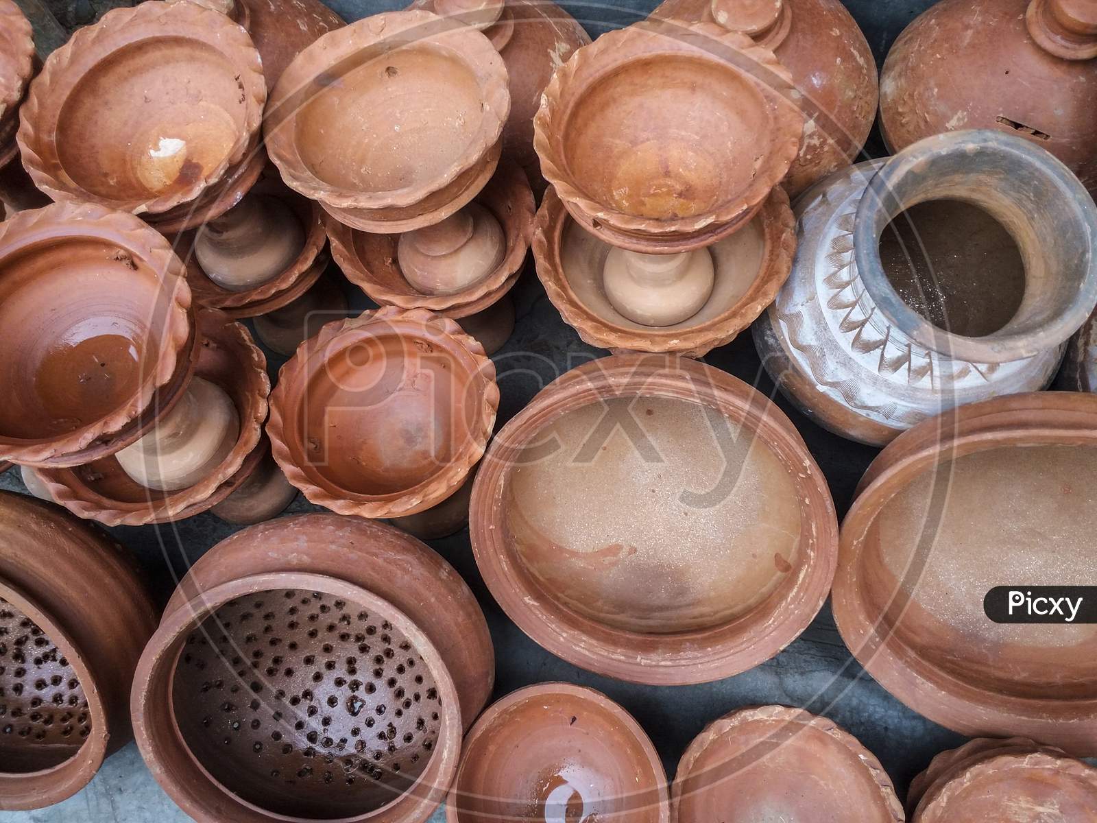 The showcase of handmade ceramic pottery in a roadside market