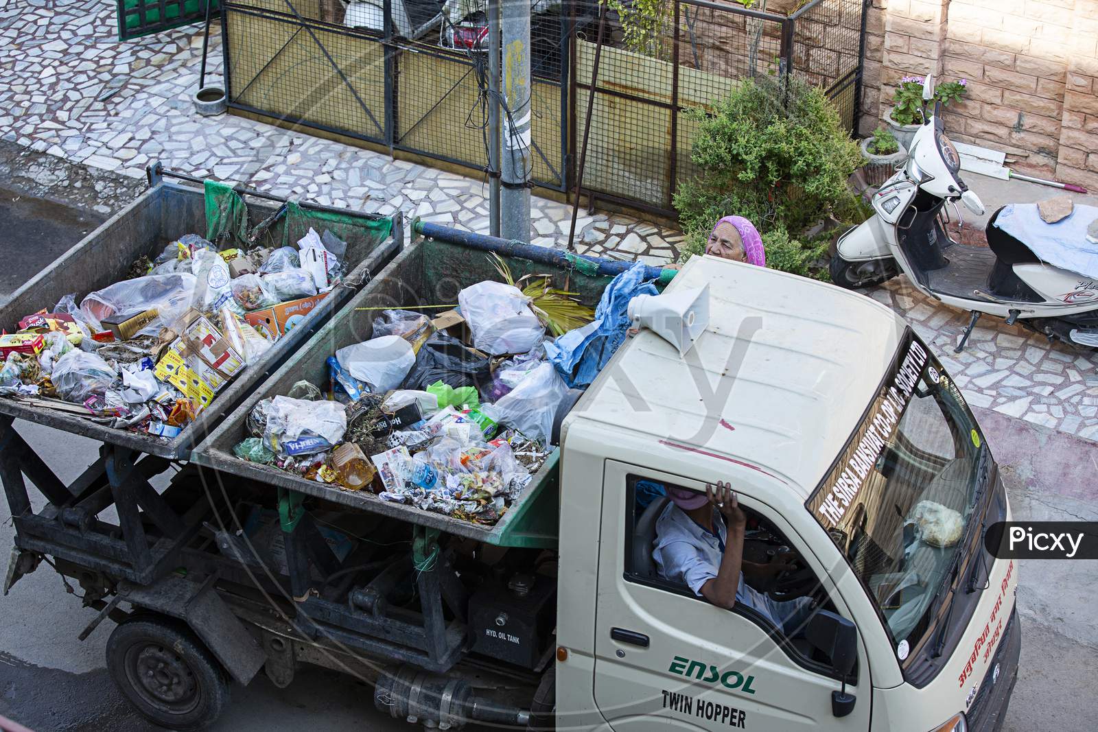 Municipal Corporation Has Arranged Garbage Collection Van / Auto In The City For Solid Waste Management. During The Lockdown , Covid-19 , Corona Virus