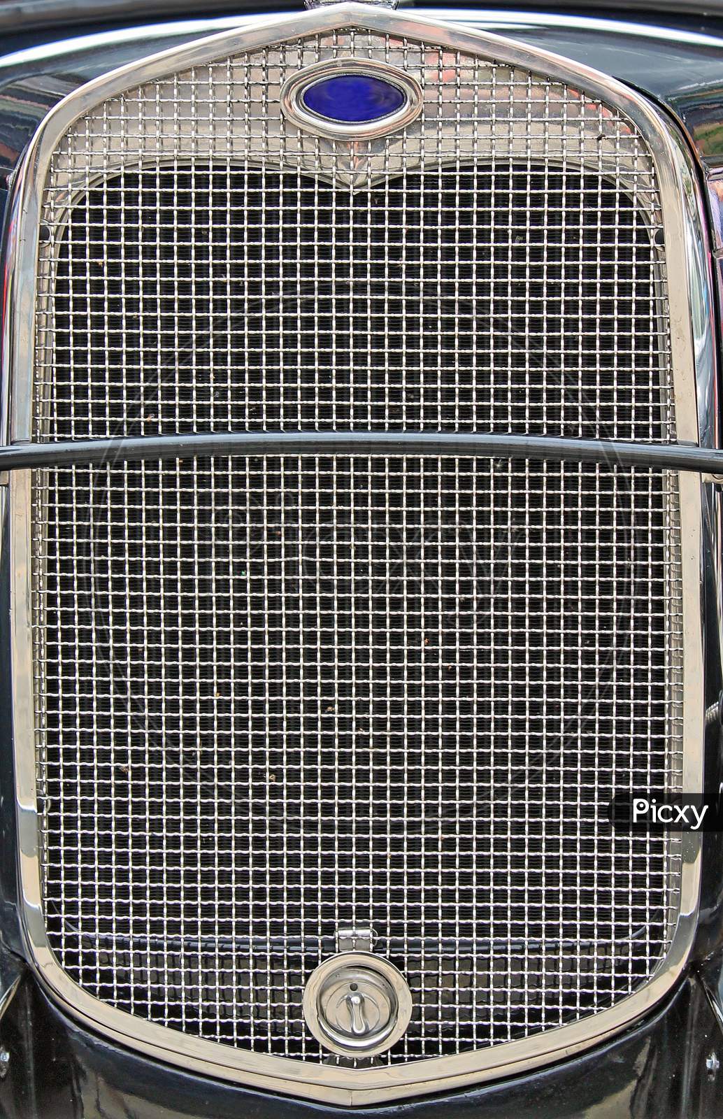 Radiator grill of an old car