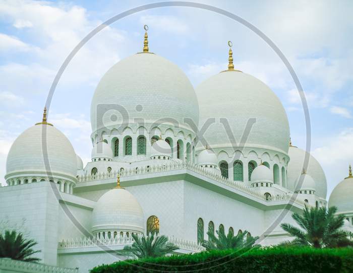 Sheikh Zayed Grand Mosque in Abu Dhabi,UAE