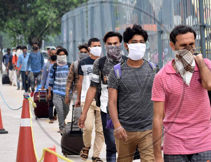  Migrant Laborers Arrive From Gujarat State On A Special Train At Prayagraj Railway Station During Nationwide Lockdown Amidst Coronavirus Or Covid- 19 Pandemic, Prayagraj, May 10, 2020