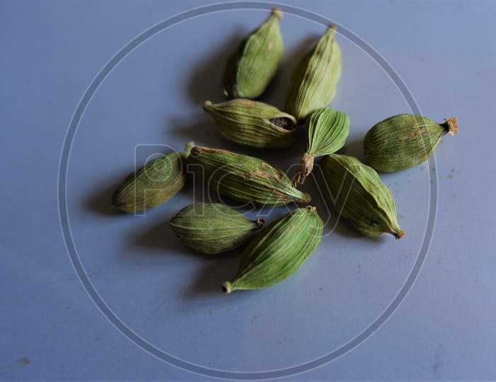 indian spices dry cardamom