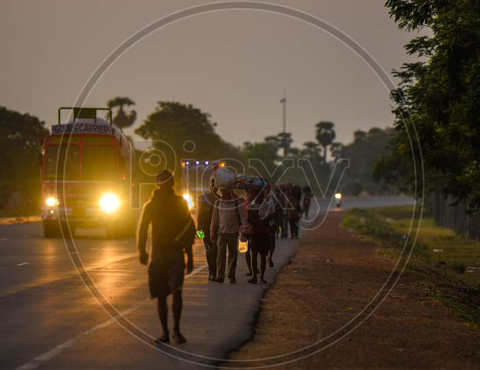 Migrant workers going back to their homes during the lockdown due to covid-19 or coronavirus outbreak in india